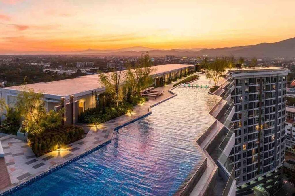 New & Cozy 2 Bedroom @ The Astra Sky River Chiang Mai Buitenkant foto
