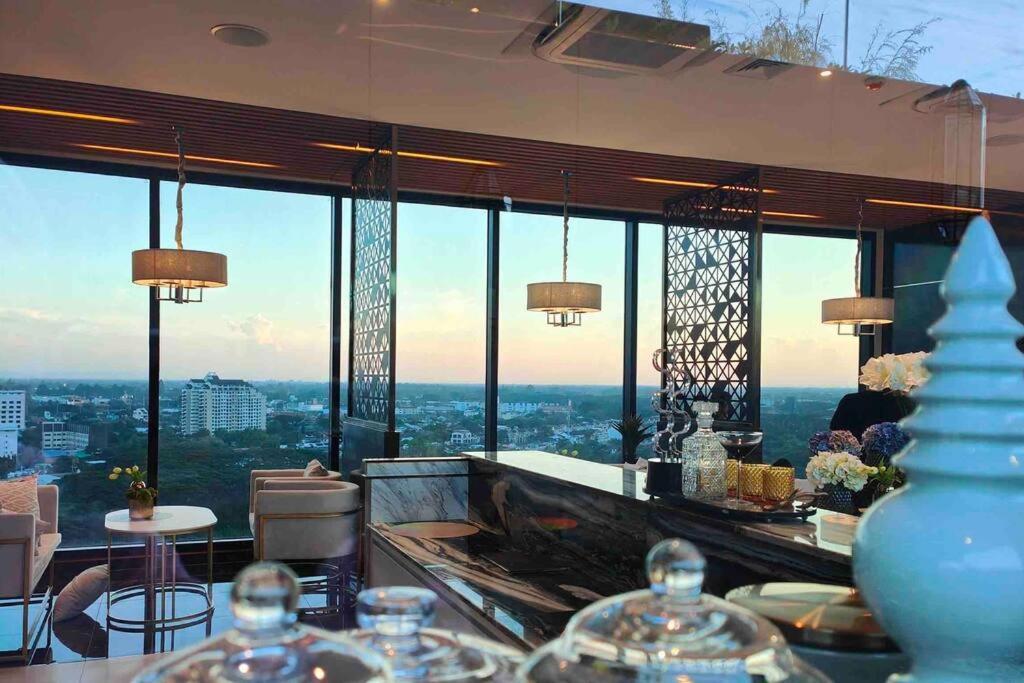 New & Cozy 2 Bedroom @ The Astra Sky River Chiang Mai Buitenkant foto