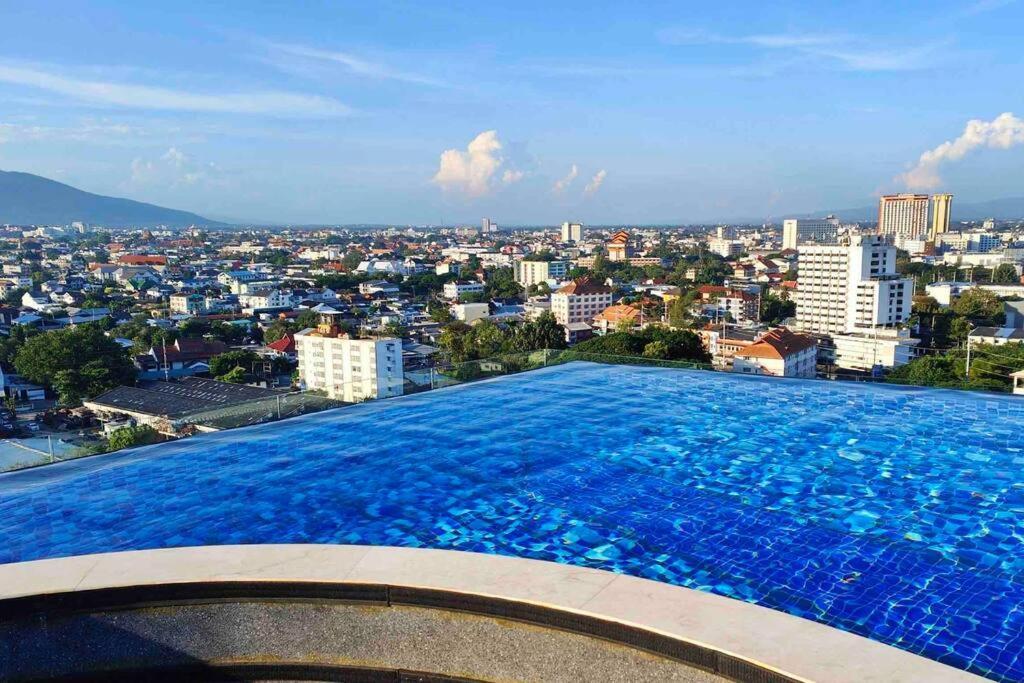 New & Cozy 2 Bedroom @ The Astra Sky River Chiang Mai Buitenkant foto